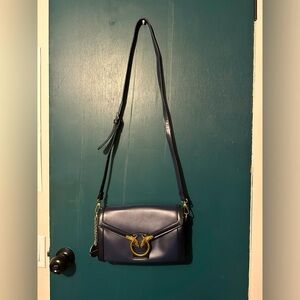 alex + max navy bee pendant flip top purse
